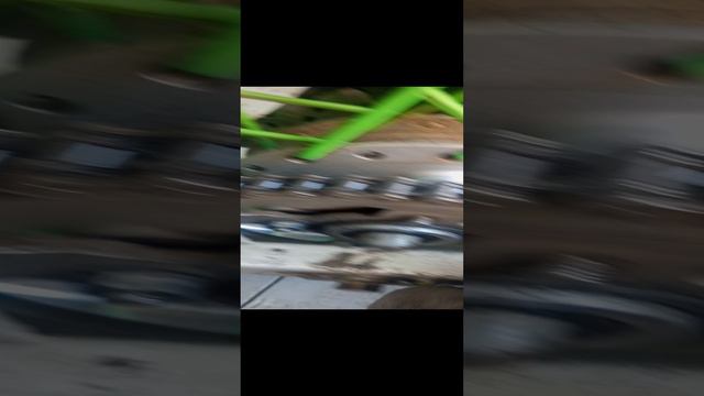 Потерял две гайки из четырех😆
