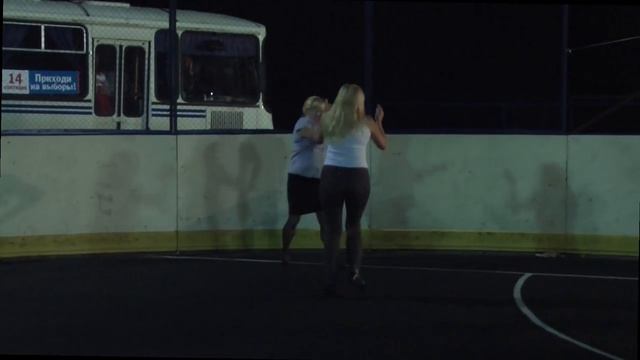 народный ансамбль песни Калина Выйду на улицу.mp4 смотреть онлайн