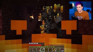👣 Прохожу майн, но друг ОХОТИТСЯ НА МЕНЯ 😱 Нуб vs Охотник *2 серия* @SuperScaryWolf