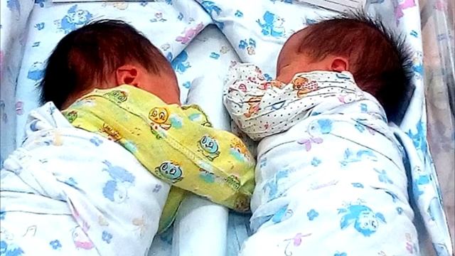 Суррогатная мать родила двойню, но биологические родители от детей отказались и вот почему! смотреть онлайн