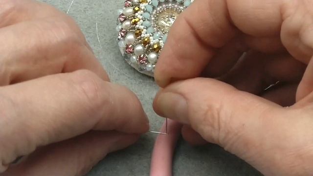 Секреты в бисероплетении. Как вдеть нитку, леску в иголку. DIY. Beading. Thread The Needle