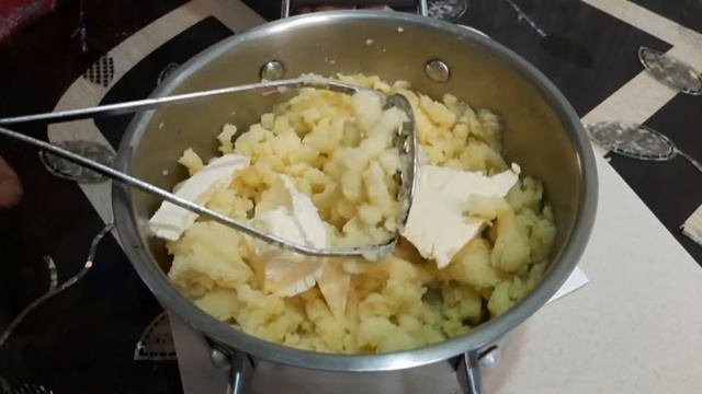 Курица в слоеном тесте с грибами. смотреть онлайн