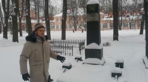 Самое странное кладбище Петербурга: коммунистическая площадка