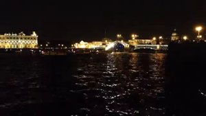 Разведенные мосты над Невой зарю встречали