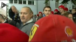 Vidéo de la quenelle d'un manifestant bonnet rouge sur Itélé à Quimper (à partir de 1min 30sec)