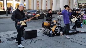 Музыка на Невском. Кавер группа "IDAHO" с песней "ХАЛИ ГАЛИ, ПАРАТРУПЕР"