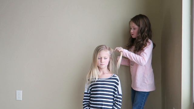 FROZEN HAIRSTYLES! Anna and Elsa Coronation day hair! смотреть онлайн