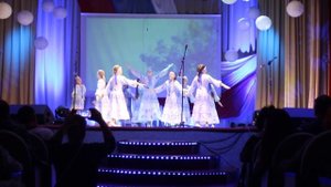 Танец "За речкой"