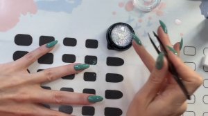 Малахитовый Маникюр? Обычный лак.