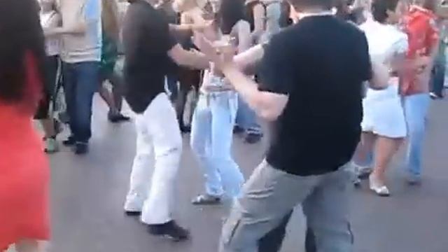 Питер. Стрелка. Танцы в июле 2009 смотреть онлайн