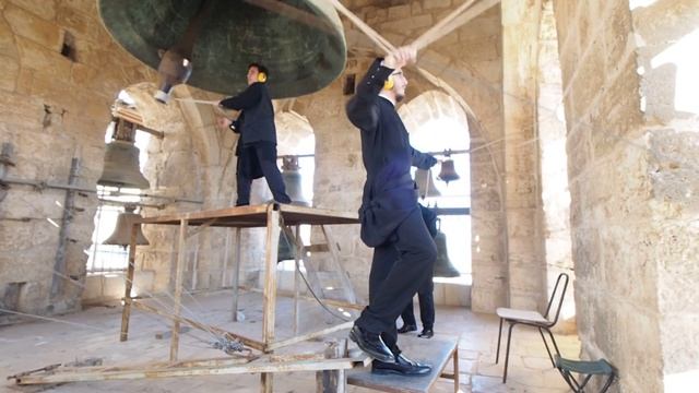 Храм Гроба Господня (Иерусалим). Звонят колокола Храма — 7 января 2017 г. смотреть онлайн