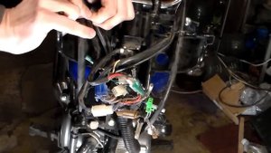 Как снять кронштейн пластика морды на мотоцикле YAMAHA YBR 125