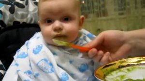 Кормление ребенка пюре из брокколи