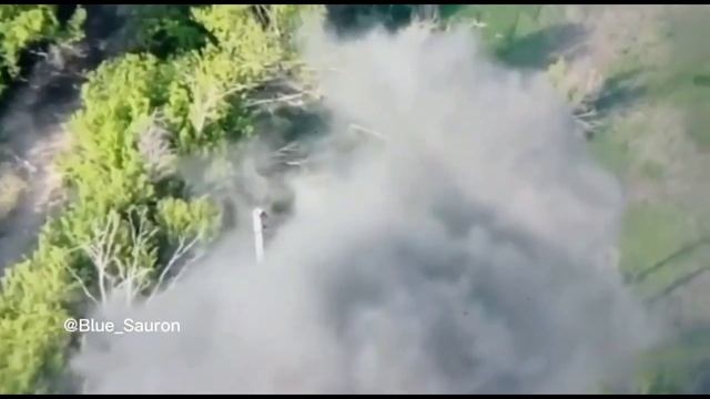 Кадры, на которых танк наезжает на две мины# смотреть онлайн