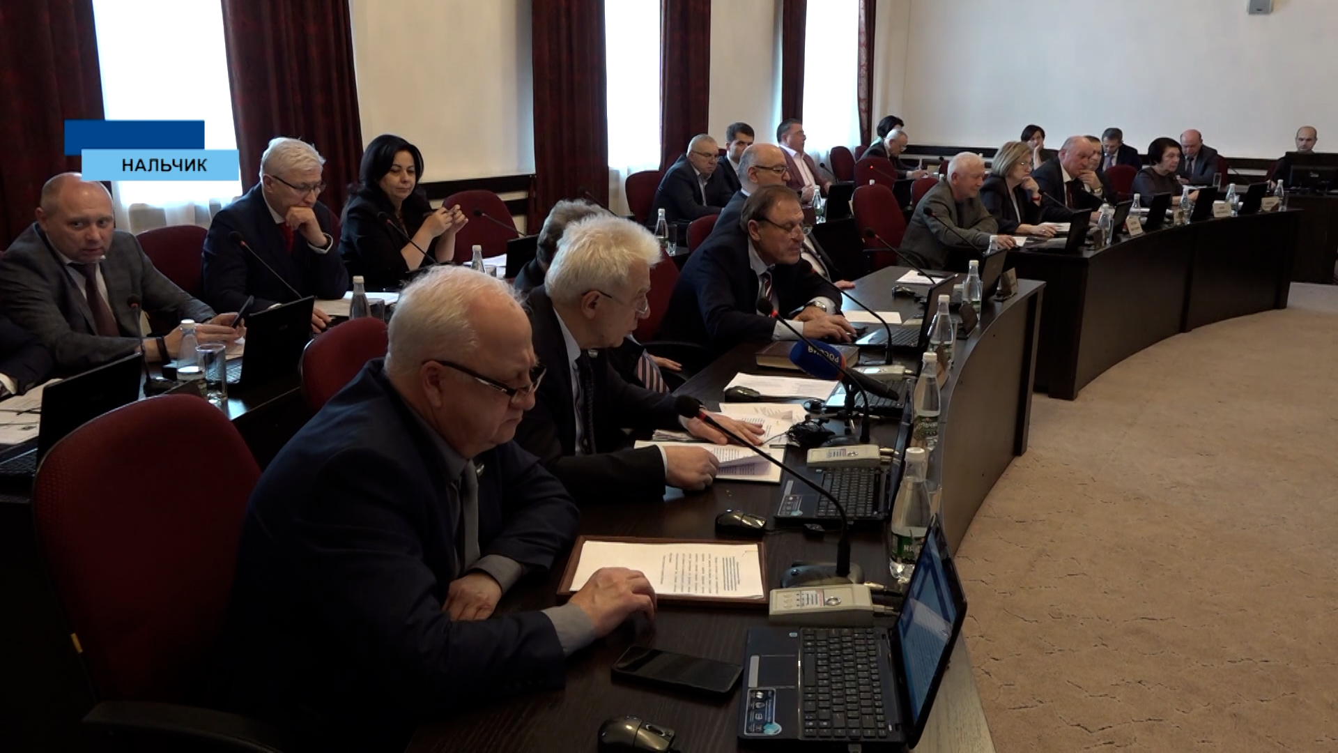 На  заседании президиума парламента республики рассмотрели больше 20-ти вопросов