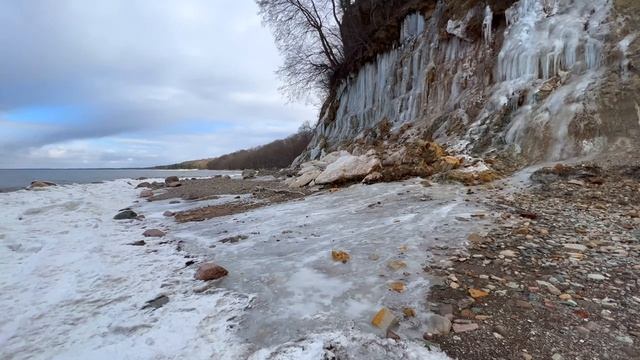 Утренняя прогулка по берегу моря (пешеходный маршрут) - aero 4k video. смотреть онлайн