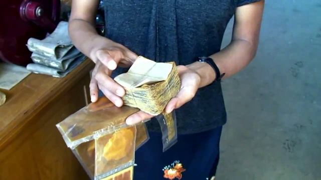 Изготовление сусального золота (Мандалай) смотреть онлайн