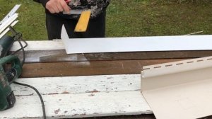 КАК ВЫРЕЗАТЬ ПРИОКОННЫЙ ПРОФИЛЬ ДЛЯ САЙДИНГА