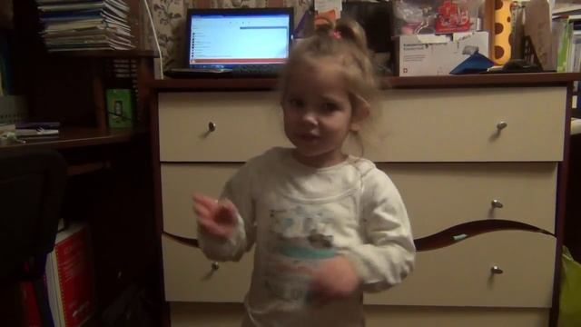 Наша Злата. У жирафа пятна-пятнышки везде... смотреть онлайн