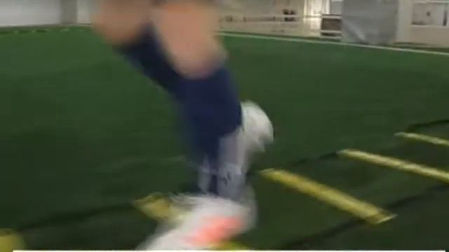 Новое футбольное поле смотреть онлайн