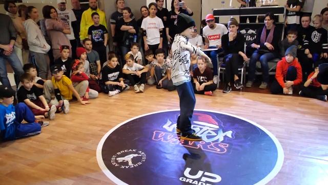 отбор до 2 лет bboy ? vs #15 - брейкданс батл WINTER WARS 2020 смотреть онлайн