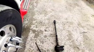 Замена крестовины рулевого вала Вольво ВНЛ, замена тросика замка капота, ревизия тормозов и тд