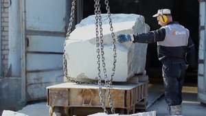 Компания "Камбулатовский гранит". Видео о добыче камня на месторождении