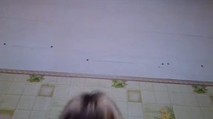 Как девушка чихают на людях/ дома