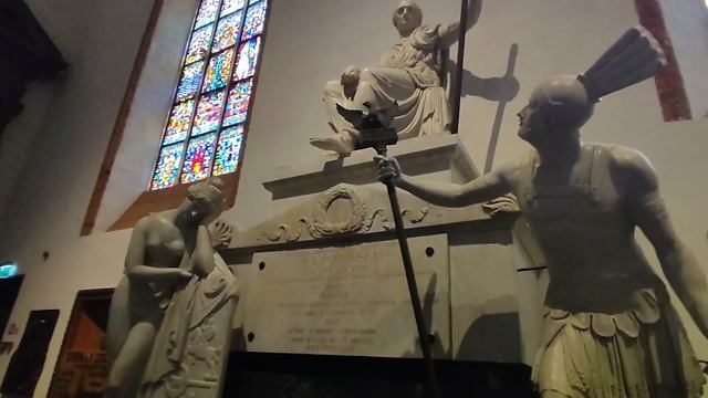 Explorar Varsóvia (Polónia): Na Catedral são os mortos que contam a história смотреть онлайн