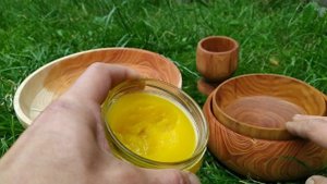 Масло воск для дерева VS вода . Сравнение с необработанной поверхностью .