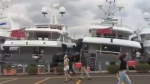 Плавание в свежую и штормовую погоду - Стоянка - Rock & Roll в исполнении моторных яхт