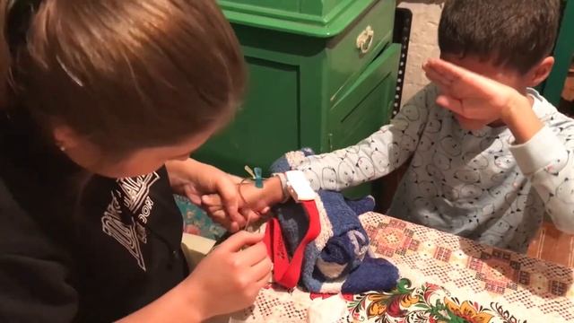 ДВА УКОЛА или едем в БОЛЬНИЦУ? Если мама не сделает укол сама! #укол #дваукола #уколребенку смотреть онлайн