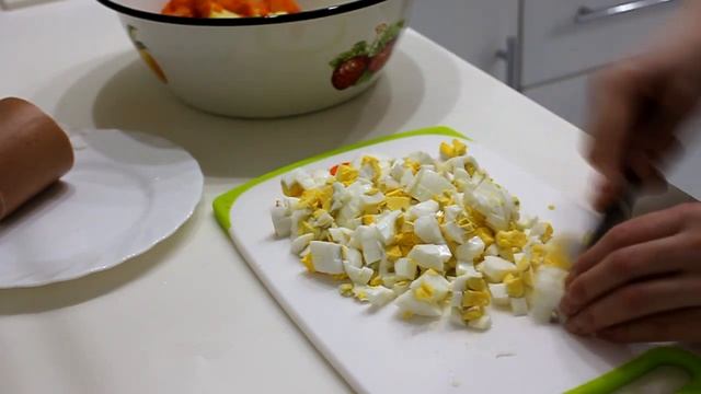 Салат "Оливье" (Вкусный Простой Рецепт) - Готовить как Мама смотреть онлайн