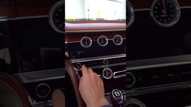 Обстановка в салоне Bentley Flying Spur II
