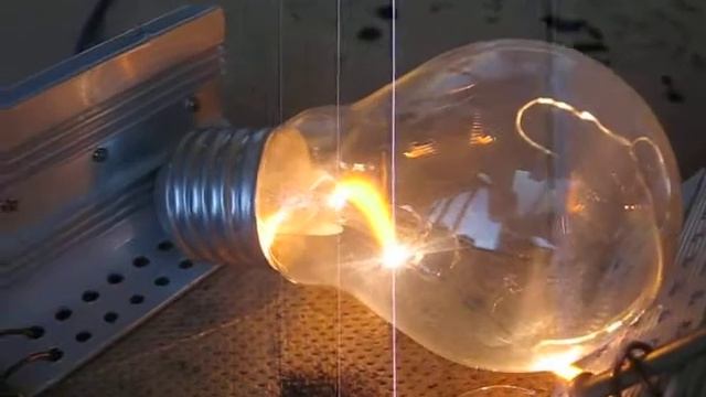 Дуга разрушает лампу накаливания смотреть онлайн