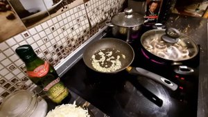 Паста с креветками и грибами