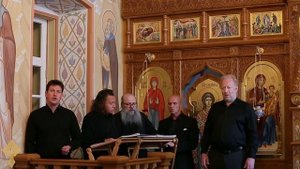 А лампады горят и горят в алтаре