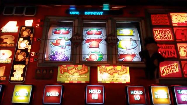 Monopoly Boom and Bust £70 Jackpot 25p/50p/£1 Play смотреть онлайн