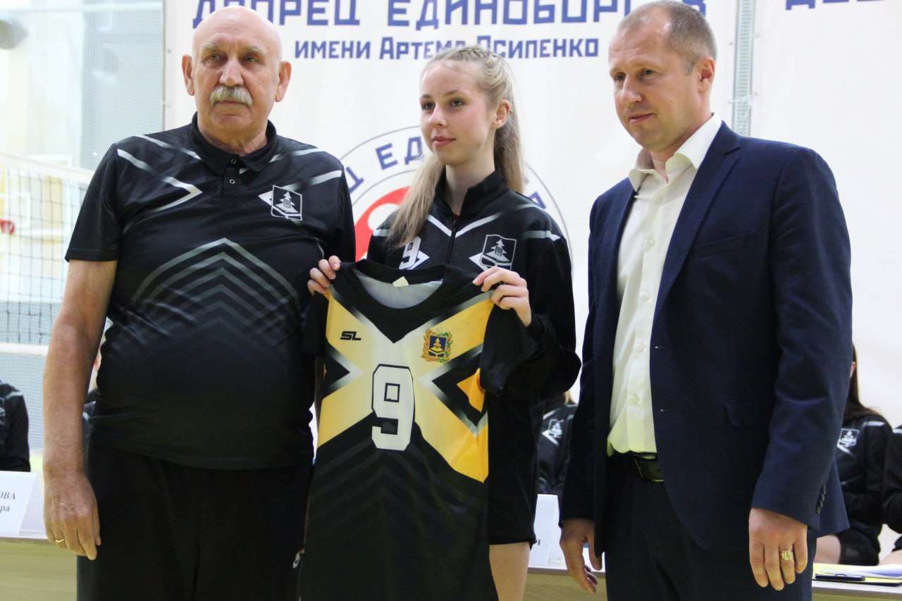 Женский волейбольный клуб «Брянск» пополнили восемь новых игроков
