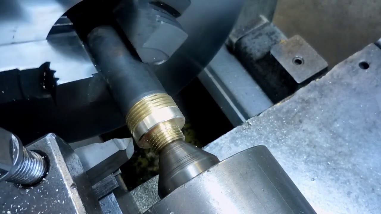Токарная работа для бытовых нужд. Режем резьбу 11 ниток. смотреть онлайн