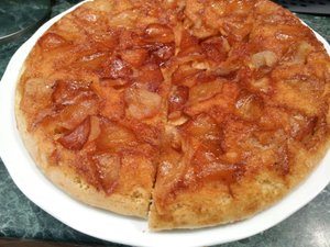Шарлотка на сковороде.