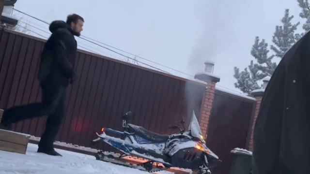 У ХАЗЯЕВ ЗАГОРЕЛСЯ СНЕГОХОД!!! смотреть онлайн