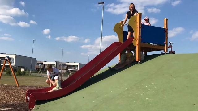 Жаркий день на террасе / В гостях у друзей