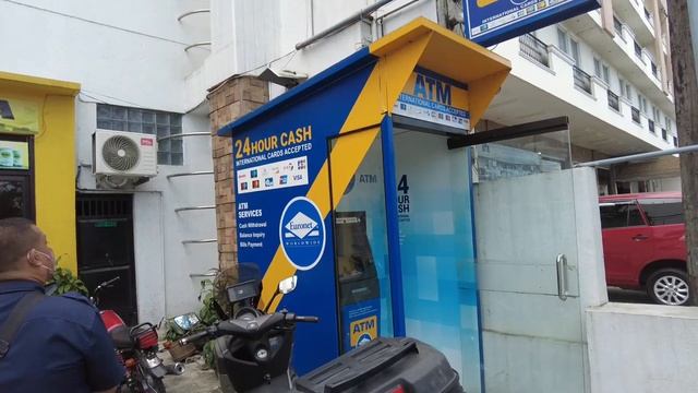 BAR IS GETTING BUILT AND THE CUSTOM MADE OVEN WAS DELIVERED смотреть онлайн