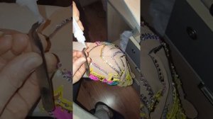 Как приклеить стразы на сшитый купальник.