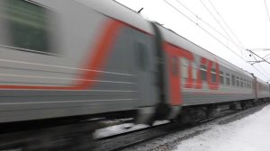 Электровоз ЭП1М-385 с пассажирским поездом