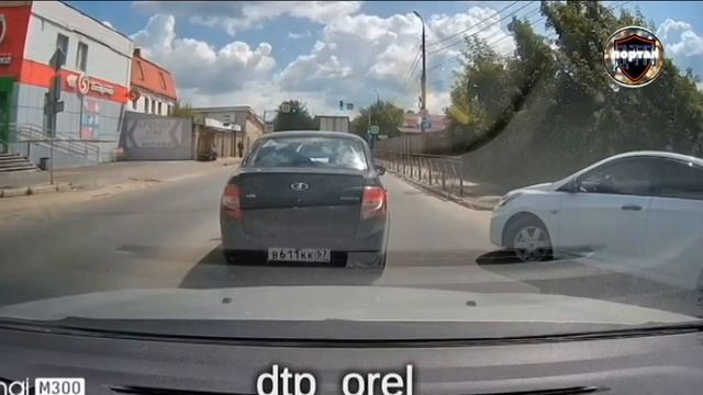 Не учёл всех нюансов при повороте: авария в Орловской области смотреть онлайн