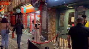 Загаженный Лондон, 2 часа ночи, район ночной жизни .Неспящие в городе