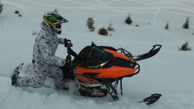 Summit X 146 XM E-TEC 2013 и Arctic Cat 153 M 2012 смотреть онлайн