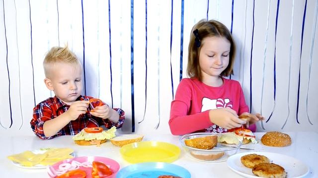 КУХНЯ ЗАХВАЧЕНА #16 - Готовим Макдоналдс: гамбургеры и наггетсы смотреть онлайн